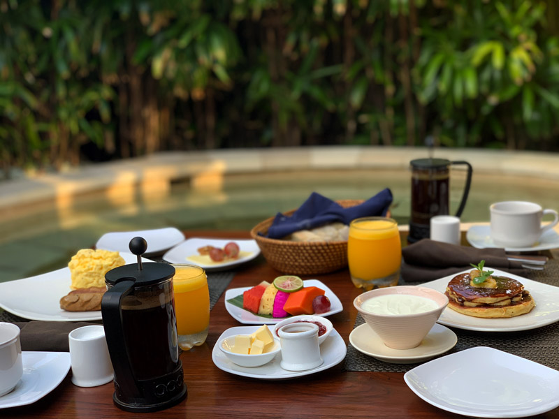 Frühstück auf der Terrasse Jamahal Private Resort and Spa Bali
